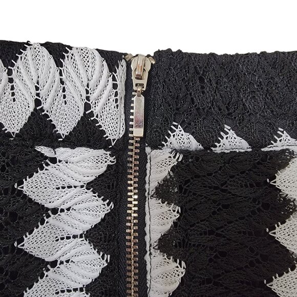 Bar III Size S Black & White Zig Zag Crochet Lace Pencil Skirt, Gently Used Cond - Picture 3 of 10
